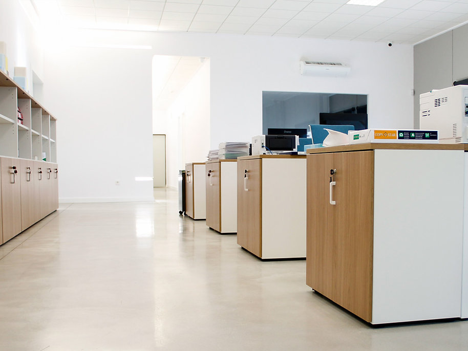 Diseño de oficinas en la Nave Karibian Descanso Yecla